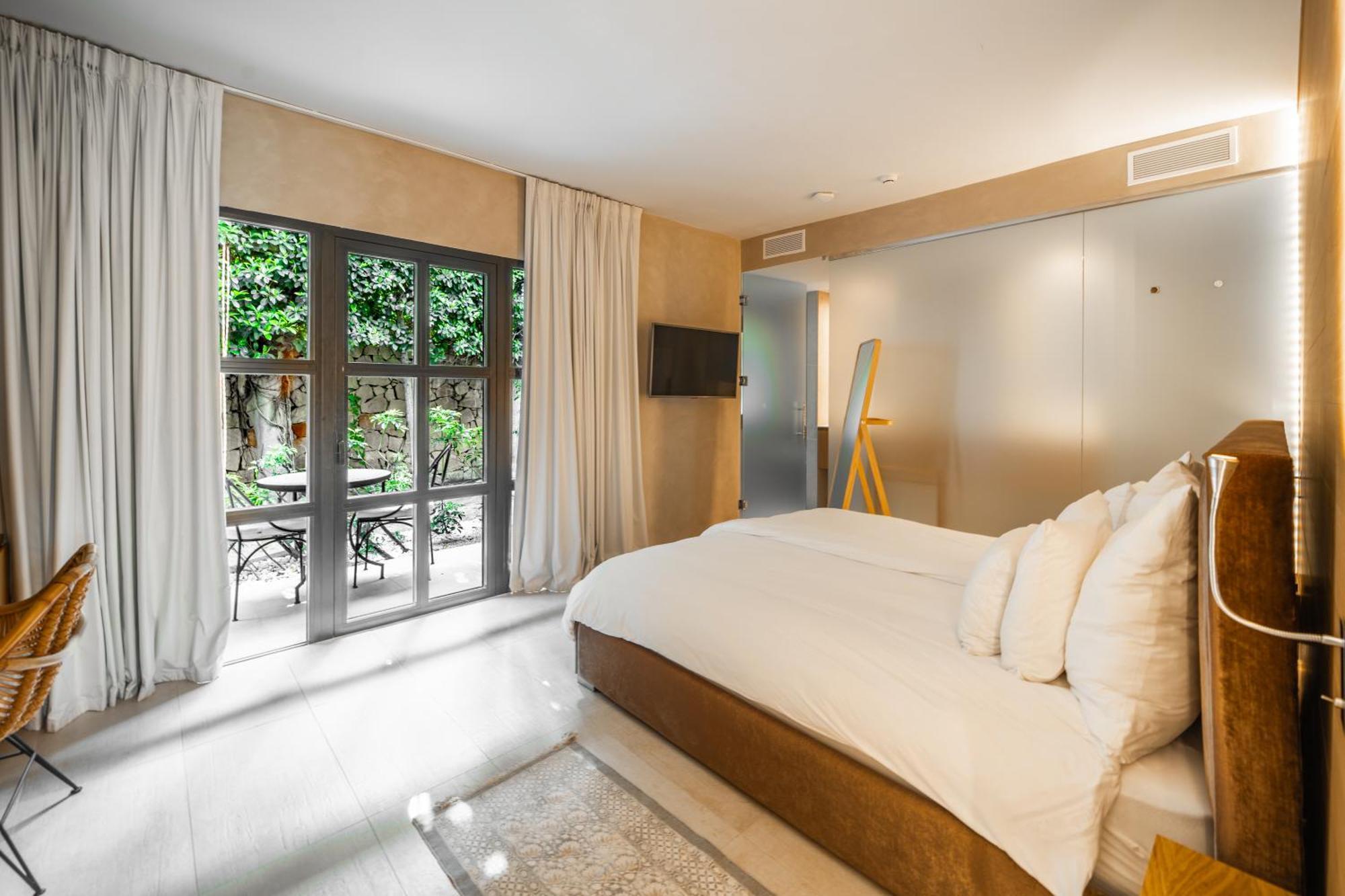 King Room Garden View